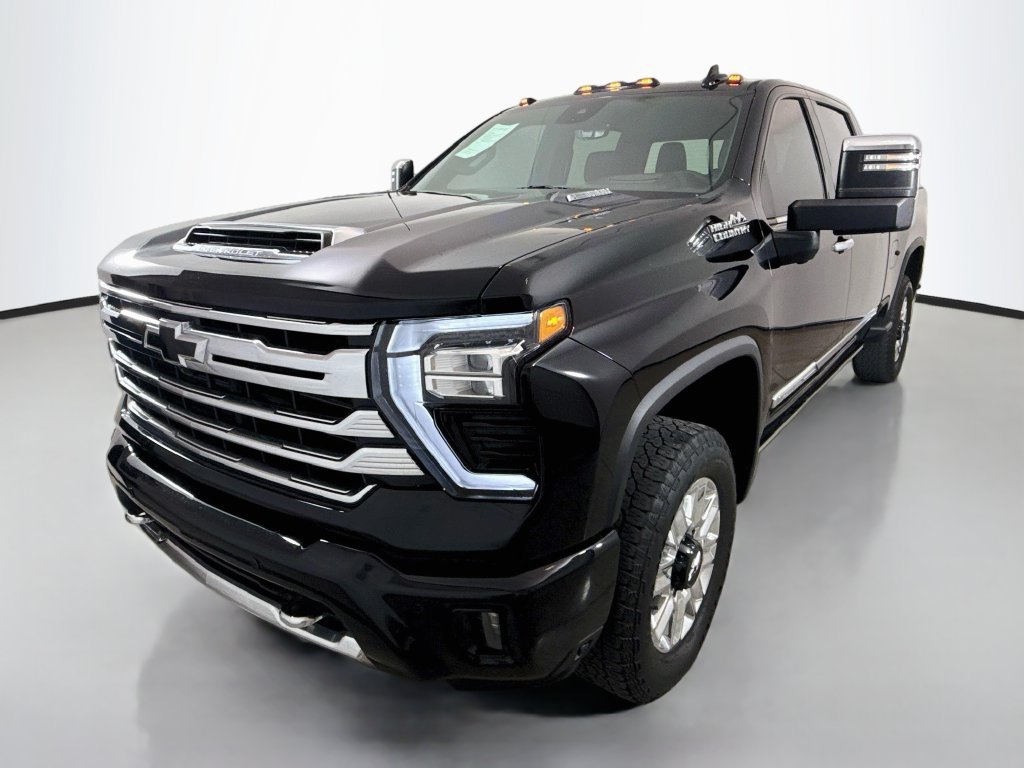 Used 2024 Chevrolet Silverado 2500 High Country w/ High Country Premium Package AWD/4WD image 3
