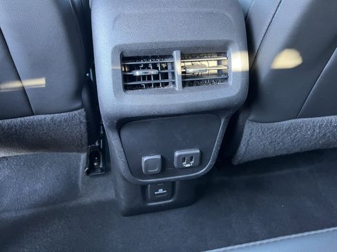 Used 2018 Chevrolet Equinox Premier image 33