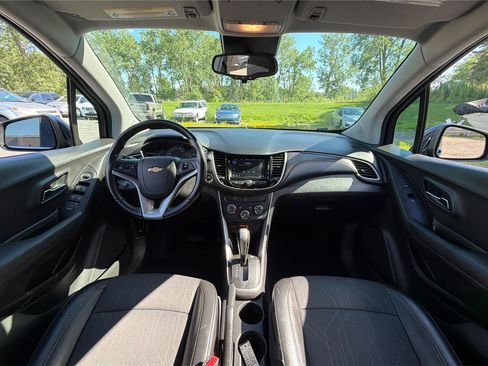 Used 2019 Chevrolet Trax LT w/ LT Convenience Package AWD/4WD image 29