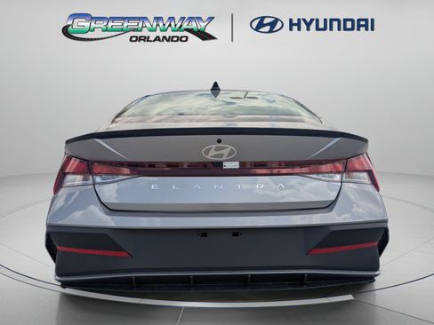 Used 2025 Hyundai Elantra Sport FWD image 7
