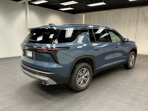 Used 2025 Chevrolet Traverse LT w/ Driver Confidence Package FWD image 5