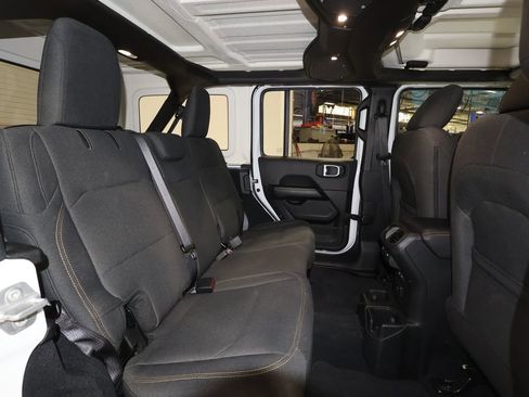 Used 2025 Jeep Wrangler Sahara image 25