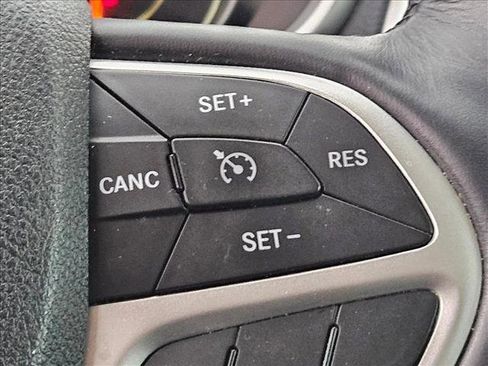 Used 2016 Jeep Cherokee Trailhawk w/ Comfort/Convenience Group image 17