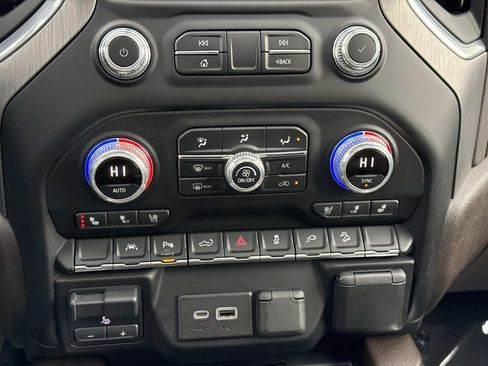 Used 2022 GMC Sierra 1500 Denali w/ Driver Alert Package II AWD/4WD image 7