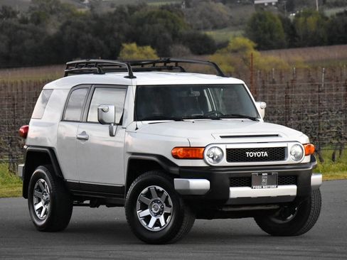 Used 2014 Toyota FJ Cruiser 4WD w/ Upgrade Package image 1