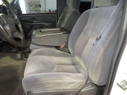 Used 2004 Chevrolet Silverado 2500 LS w/ Skid Plate Package AWD/4WD image 20