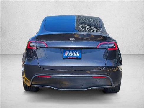 Used 2024 Tesla Model Y 2WD image 8