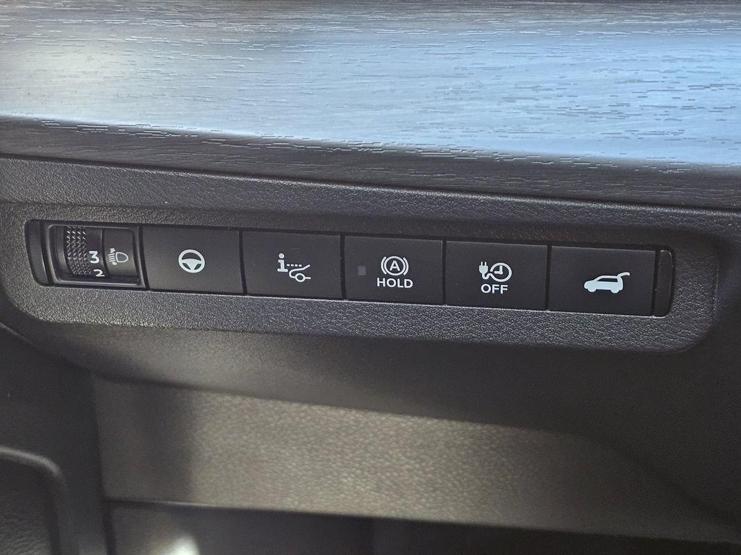 Used 2024 Nissan Ariya AWD image 32