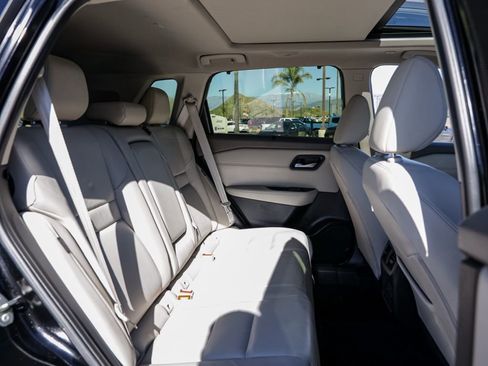 Used 2023 Nissan Rogue SL w/ SL Premium Package image 25