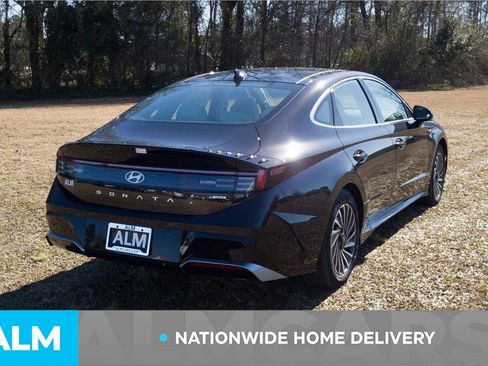 Used 2025 Hyundai Sonata Limited FWD image 5