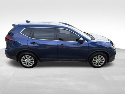 Used 2018 Nissan Rogue S FWD image 2