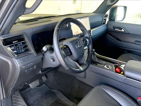 Used 2024 Lexus GX 550 image 17