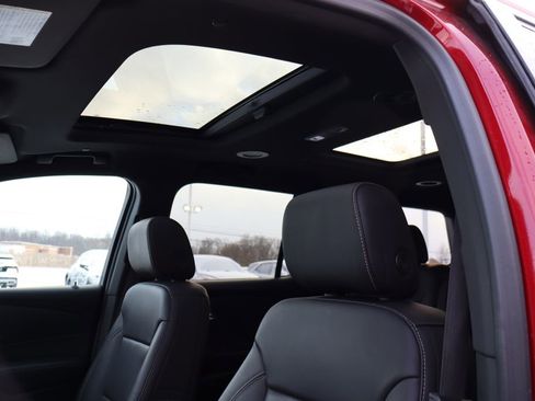 Used 2023 Chevrolet Traverse LT w/ LT Premium Package image 32