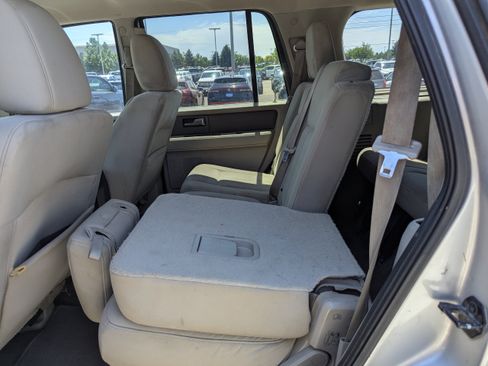 Used 2014 Ford Expedition XLT RWD image 27