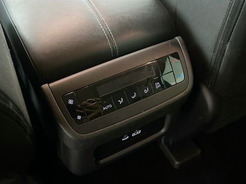 Used 2025 Nissan Pathfinder SV AWD/4WD image 27