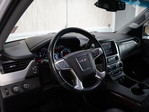 Used 2019 GMC Yukon XL SLT image 11