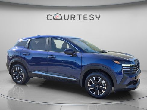 Certified 2025 Nissan Kicks SV AWD/4WD image 9