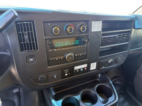Used 2018 GMC Savana 3500 w/ Driver Convenience Package RWD image 12