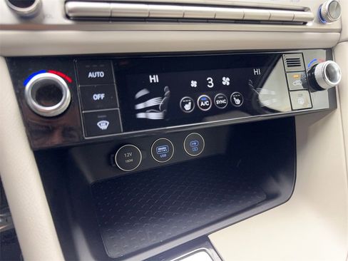 Used 2025 Genesis G70 2.5T image 66