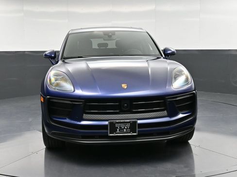 Certified 2025 Porsche Macan image 11