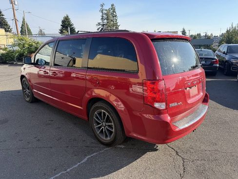 Used 2016 Dodge Grand Caravan R/T FWD image 3