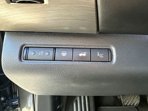 Used 2023 Nissan Pathfinder Platinum w/ Lighting Package (N93) image 28