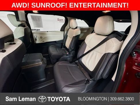 Used 2025 Toyota Sienna Platinum image 26