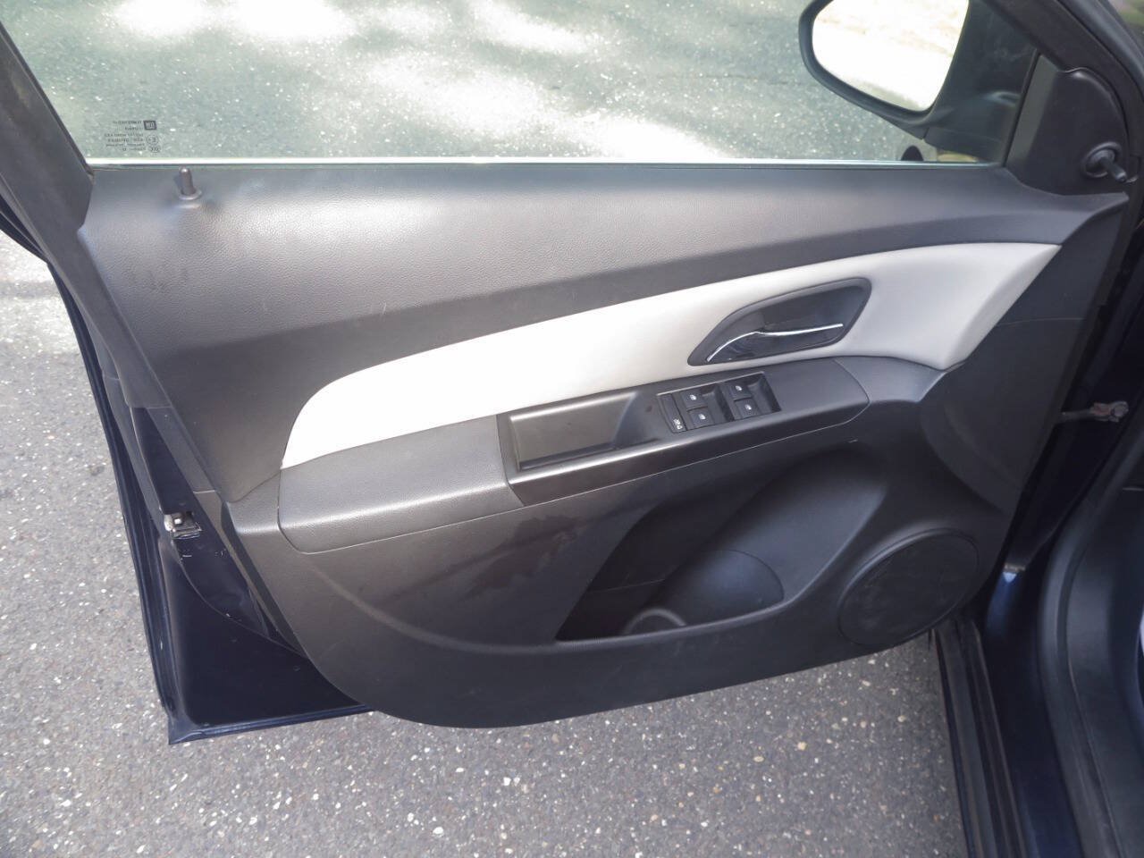 Used 2011 Chevrolet Cruze LS w/ Connectivity Package FWD image 28