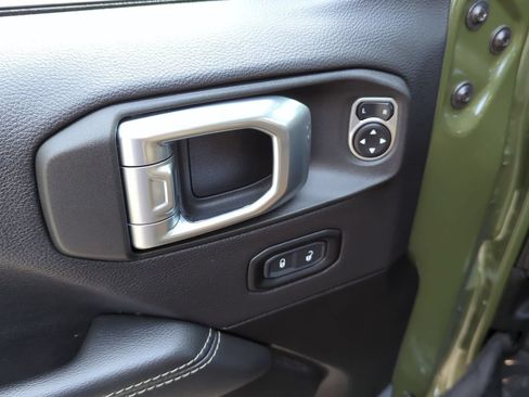 Used 2023 Jeep Wrangler Unlimited Sahara w/ Cold Weather Group AWD/4WD image 9