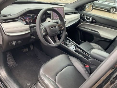 Used 2025 Jeep Compass Limited image 23