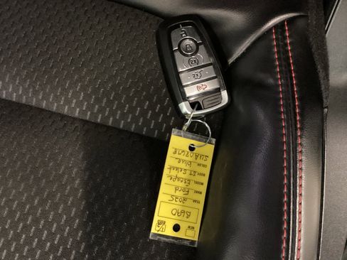 Used 2025 Ford Escape ST-Line Select AWD/4WD image 32