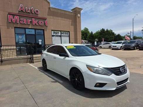 Used 2016 Nissan Maxima Platinum FWD image 3