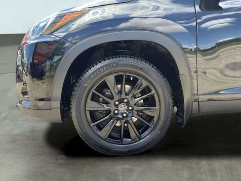 Used 2019 Toyota Highlander SE AWD/4WD image 9