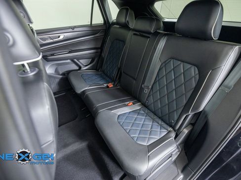 Used 2024 Volkswagen Atlas Cross Sport SEL Premium R-Line AWD/4WD image 33