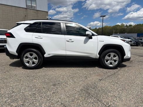 Used 2021 Toyota RAV4 XLE AWD/4WD image 8
