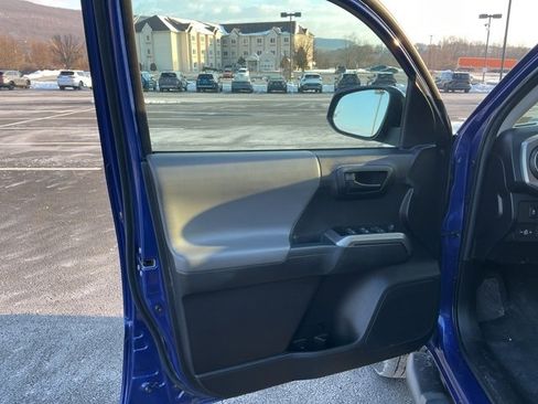 Used 2023 Toyota Tacoma SR5 image 9