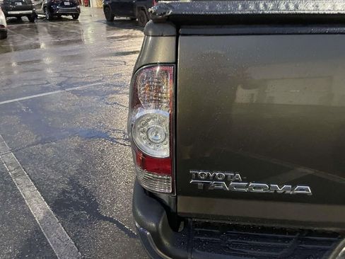 Used 2012 Toyota Tacoma Base w/ SR5 Pkg image 17
