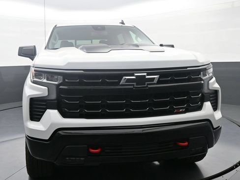 Used 2025 Chevrolet Silverado 1500 LT Trail Boss w/ Convenience Package II AWD/4WD image 2