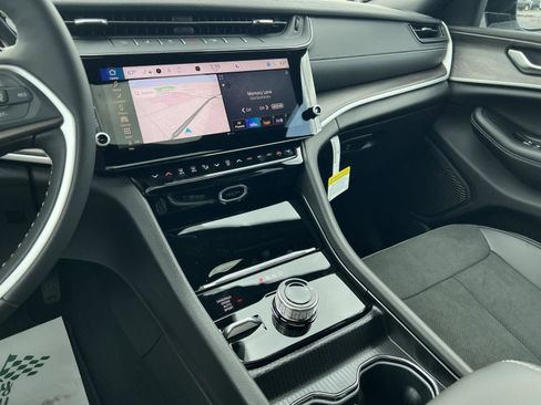 New 2026 Jeep Grand Cherokee Altitude AWD/4WD image 22