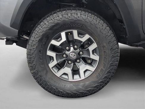 Used 2022 Toyota Tacoma TRD Off-Road image 23