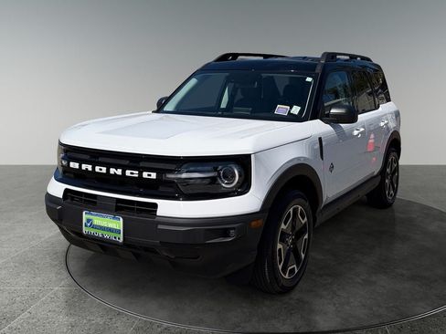 Used 2024 Ford Bronco Sport Outer Banks w/ Tech Package AWD/4WD image 3