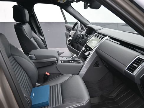 New 2025 Land Rover Discovery S AWD/4WD image 5