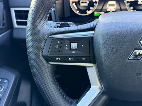 Used 2025 Mitsubishi Outlander SEL image 29