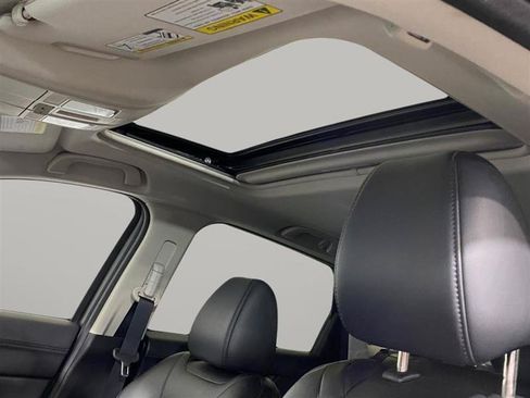 Used 2018 MAZDA CX-5 Touring w/ Preferred Equipment Package FWD image 21