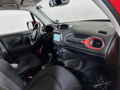 Used 2022 Jeep Renegade Latitude w/ Convenience Group AWD/4WD image 28