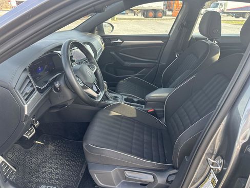 Used 2023 Volkswagen Jetta Sport image 16