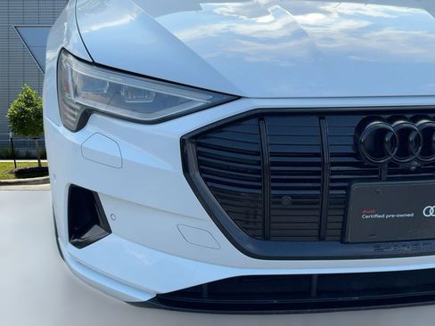 Used 2022 Audi e-tron Premium Plus w/ Premium Plus Package image 11