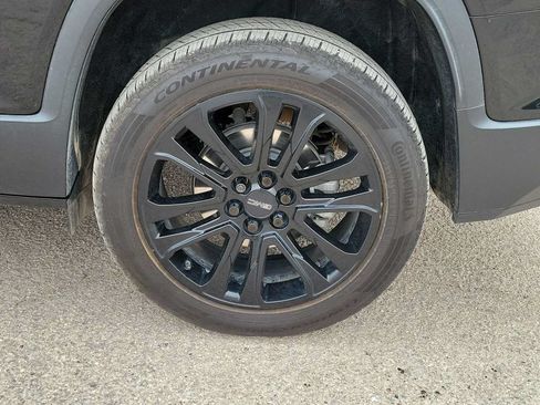 Used 2023 GMC Acadia SLE w/ Driver Convenience Package FWD image 12