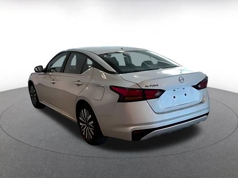 Used 2025 Nissan Altima 2.5 SV image 16
