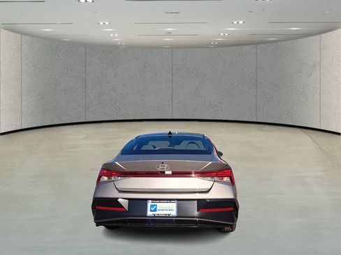 Used 2025 Hyundai Elantra SEL image 6